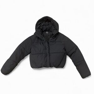 ***SOLD***Zara Women’s cropped puffer black zipper jacket size small